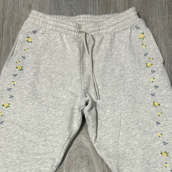 LIKE NEW! Women's PINK Victoria's Secret Gray Floral Jogger Sweatpants - SMALL - Picture 2 of 8
